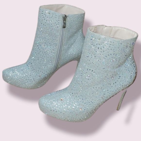 LAUREN LORRAINE "SIMMER" SILVER EMBELLISHED ANKLE BOOTS, SIZE 9.5 - Picture 1 of 11